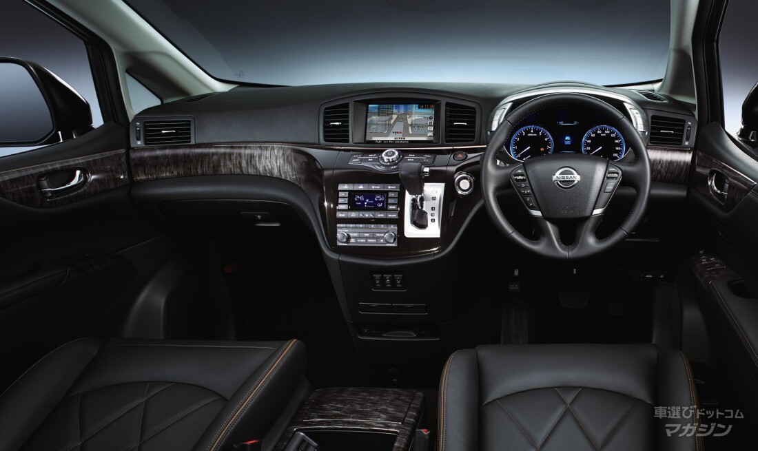 日産 エルグランド 3代目 前部座席