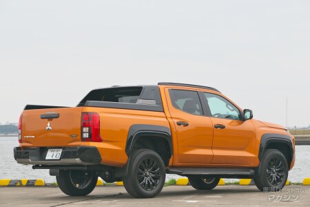三菱 トライトン GSR 2024