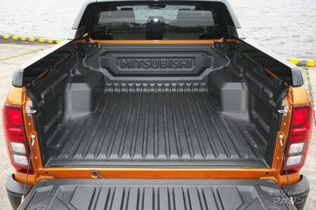 三菱 トライトン GSR 2024