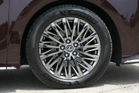 レクサス LM500h バージョンL 6人乗り