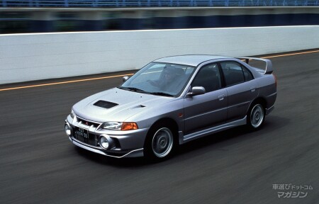 三菱　ランサーエボリューション（エボ4）