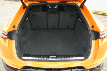 ランボルギーニ ウルス SE