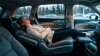 車の中で寝そべれる最新シートの記事サムネイル