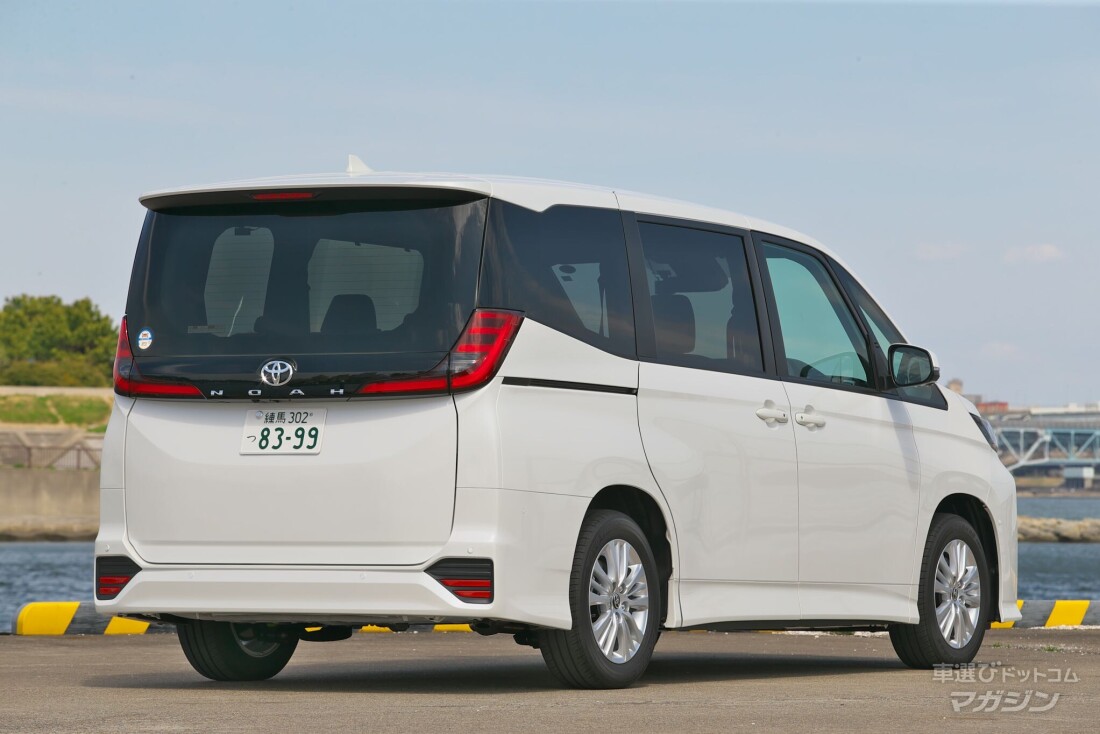 トヨタ　ノア　（2022）