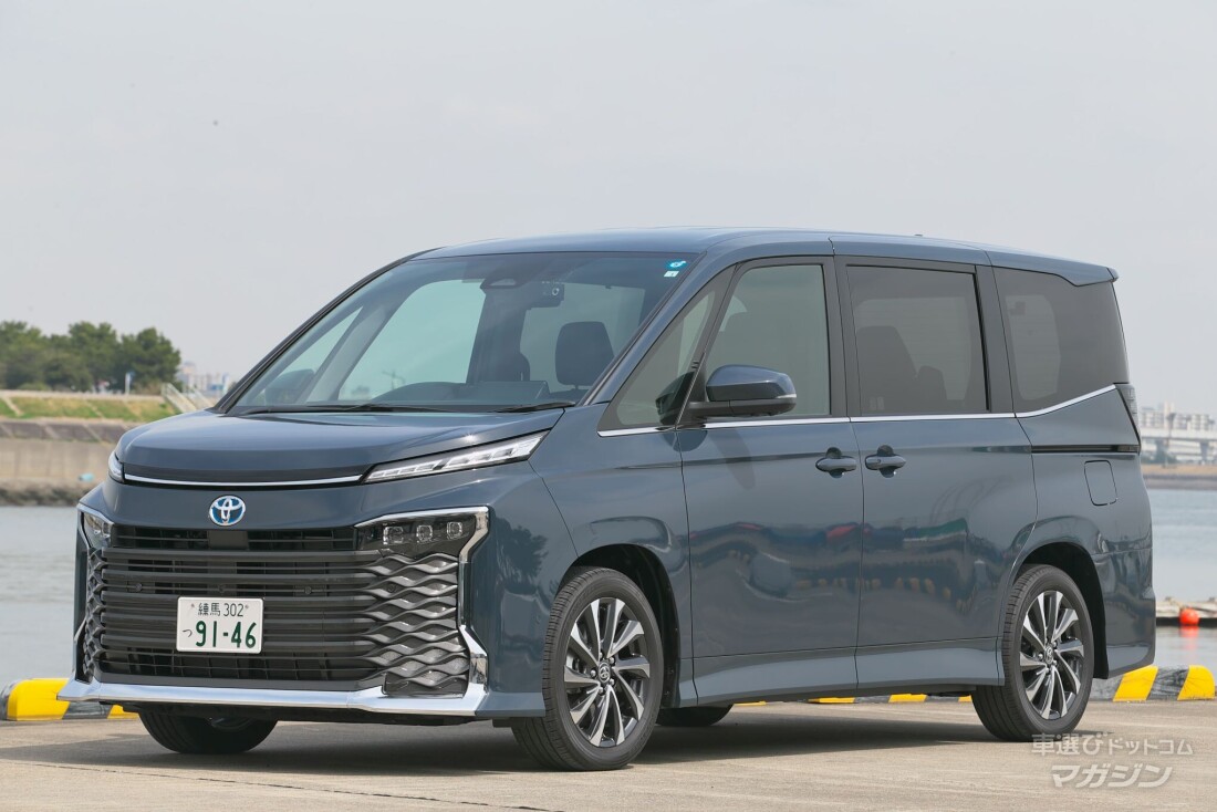 トヨタ ヴォクシー　（2022）　