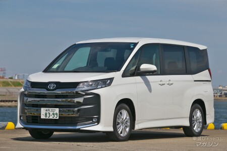 トヨタ　ノア　（2022）